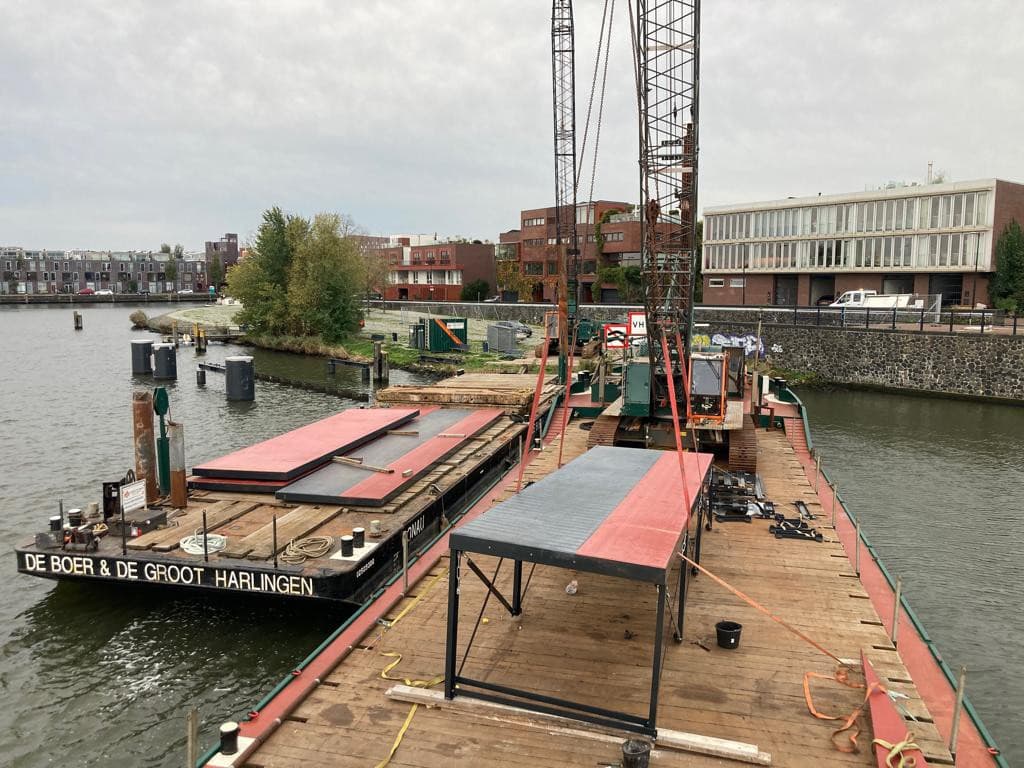 Tijdelijke pontaanlanding Amsterdam